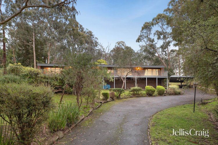 15 Whitefriars Way Donvale 3111