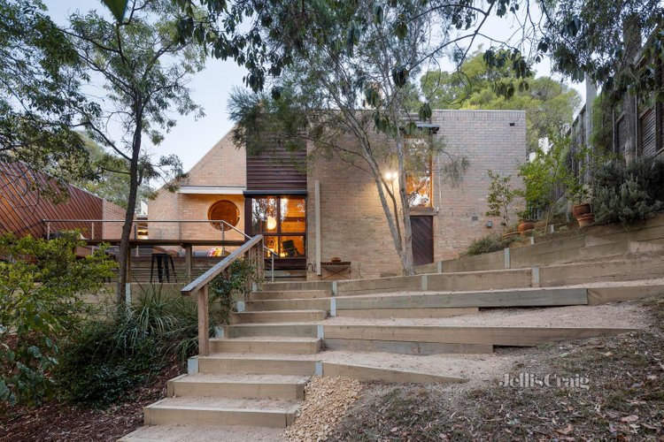 15 Wynstay Crescent Ivanhoe 3079