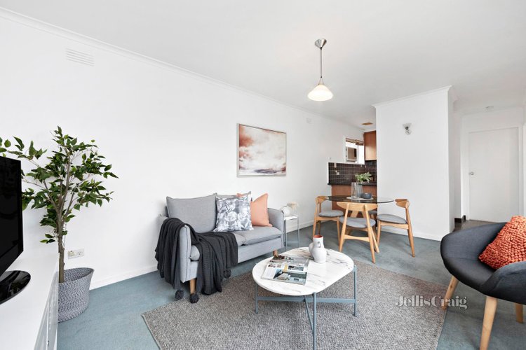 15 13 Hopetoun Avenue Brunswick West 3055