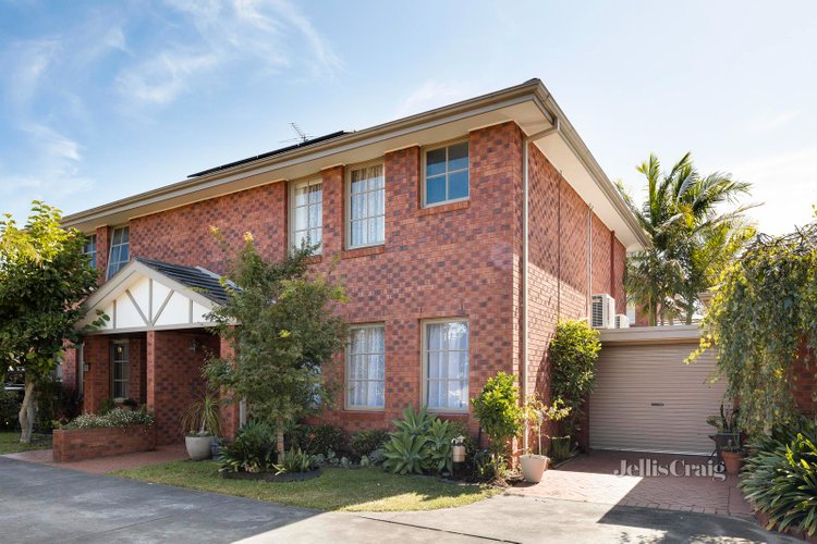 15 15A Wattle Grove Mckinnon 3204