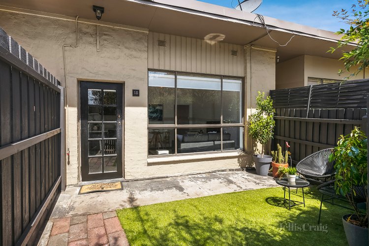 15/18 Lennon Street Parkville 3052