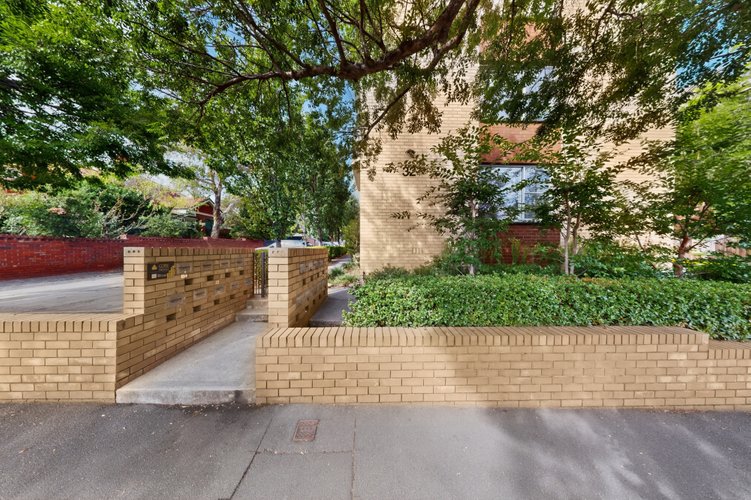 15/32 Ormond Road Elwood 3184