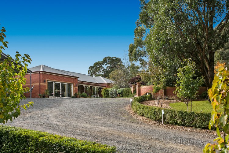 158 Donalds Road Woodend 3442