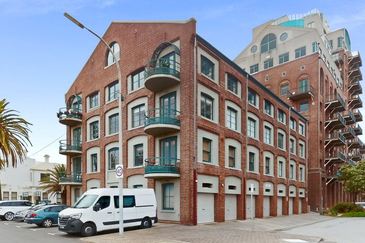 15/9 Beach Street Port Melbourne 3207