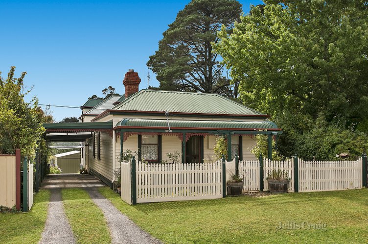 16 Albert Street Trentham 3458