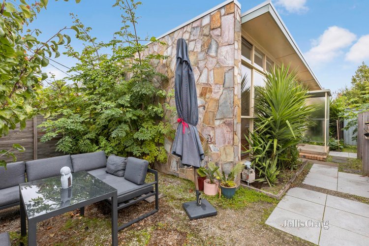 1 6 Balaclava Street Newington 3350