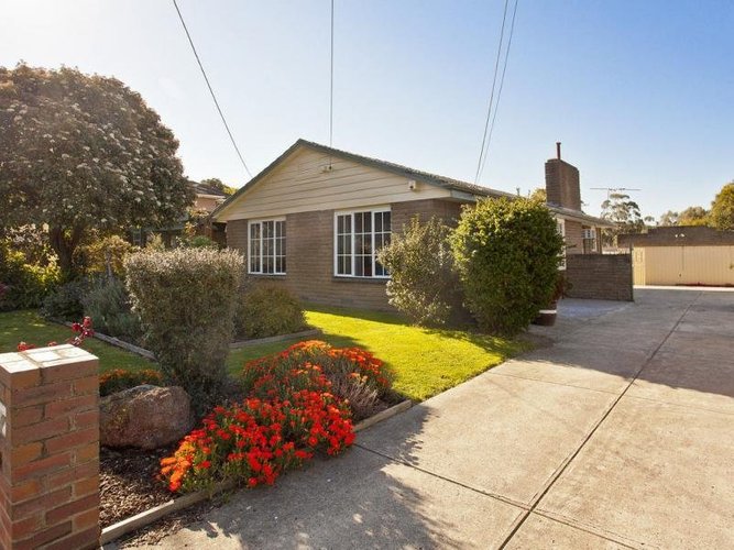 16 Boeing Road Strathmore Heights 3041