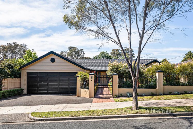 16 Boyce Avenue Briar Hill 3088