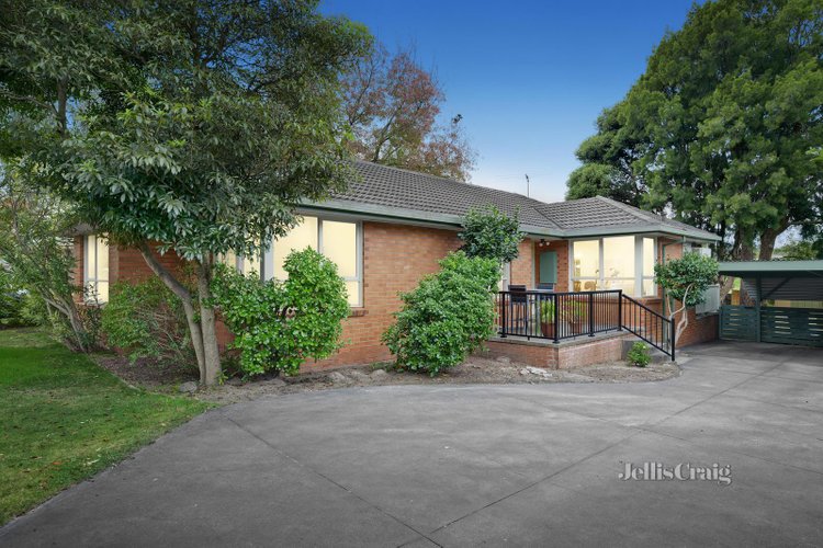 16 Brentwood Drive Glen Waverley 3150