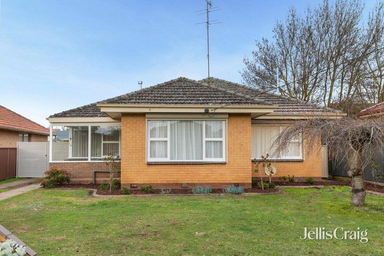 16 Browns Parade Wendouree 3355