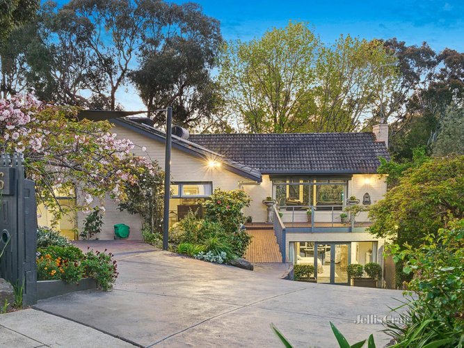 16 Burgundy Drive Doncaster 3108