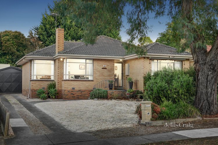 16 Busst Drive Watsonia North 3087