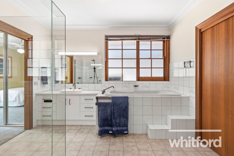 16 Cannes Court, Highton