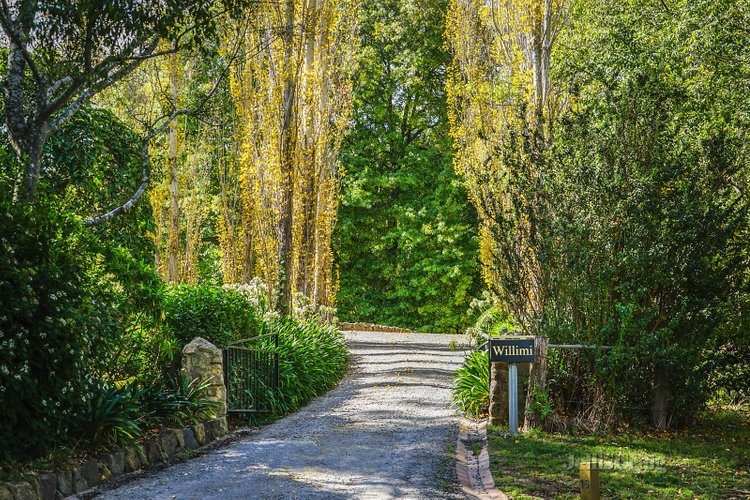16 Cheniston Road Mount Macedon 3441