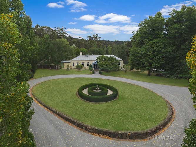 16 Cheniston Road Mount Macedon 3441