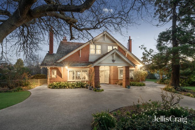 16 Churchill Street Mont Albert 3127