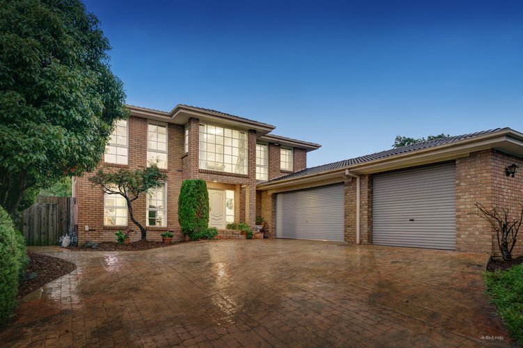 16 Crestmont Court Doncaster East 3109