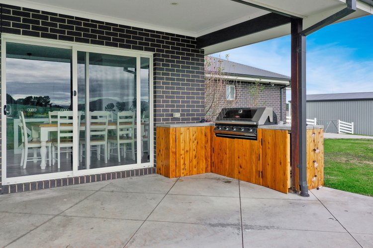 16 Davidson Drive, Wy Yung