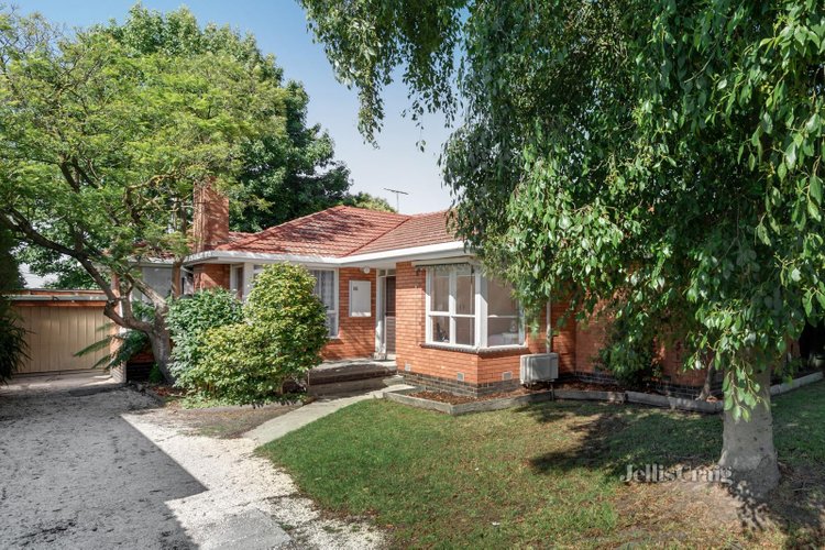 16 Edgewood Avenue Burwood East 3151
