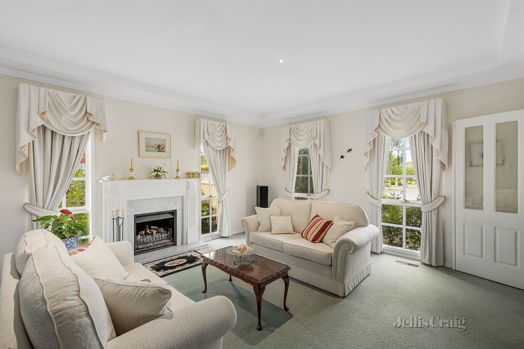 16 Epworth Court Glen Waverley 3150