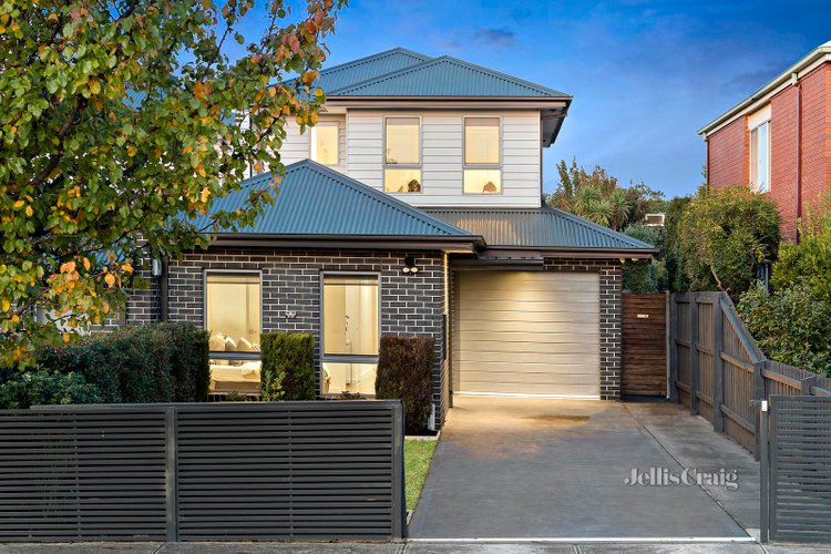 16 Fenacre Street Strathmore 3041