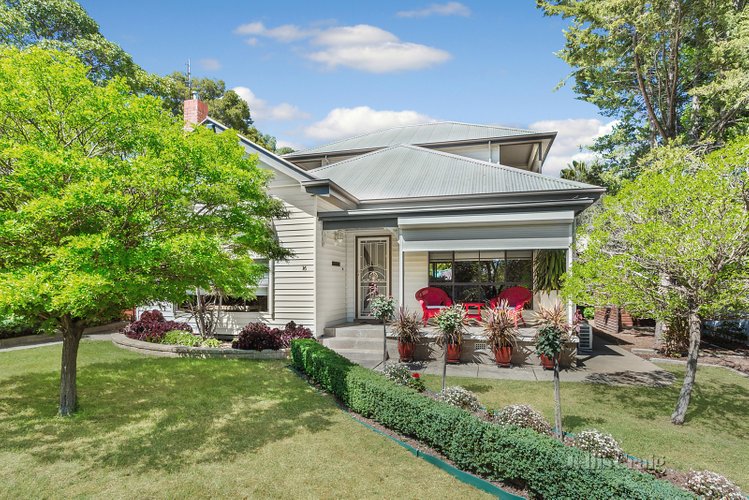 16 Gainsborough Street Castlemaine 3450