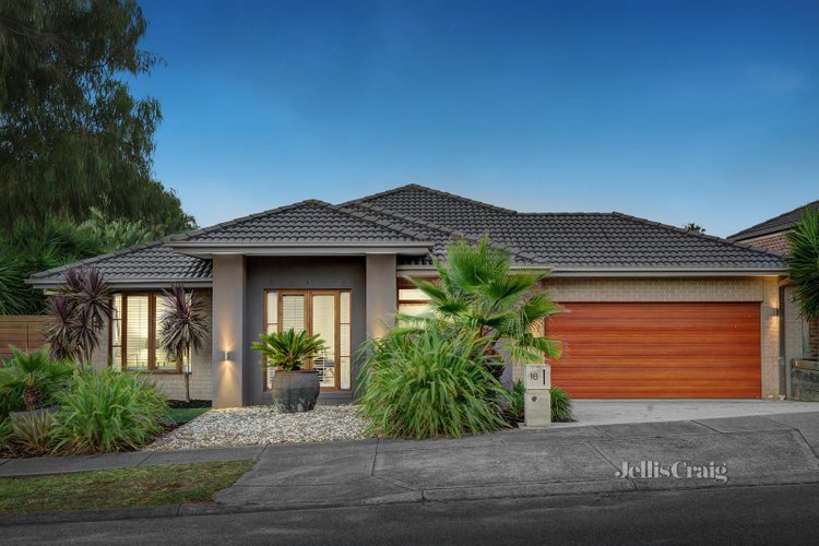 16 Glass Crescent Doreen 3754