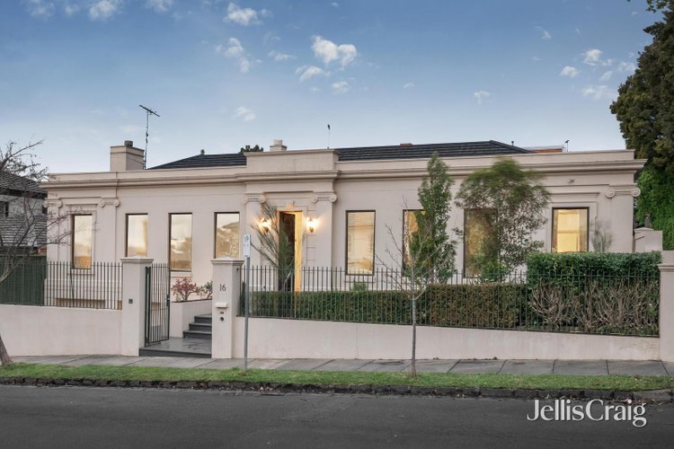 16 Glenbervie Road Toorak 3142