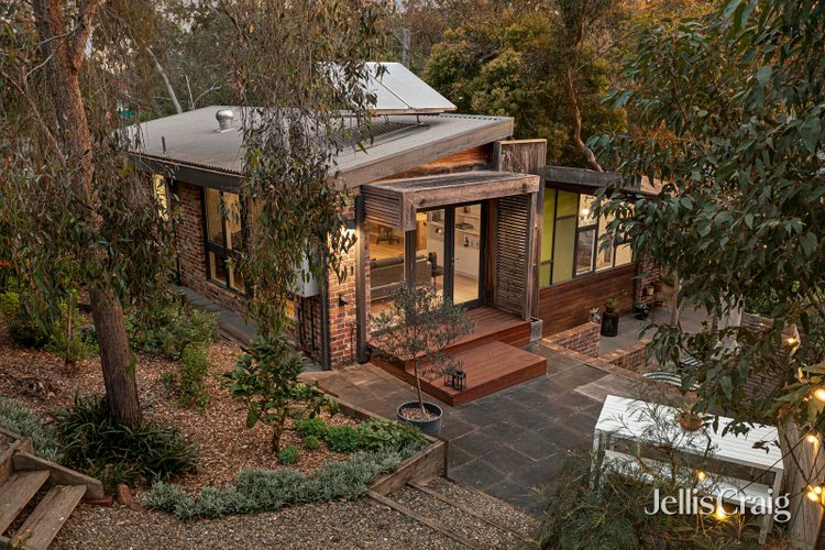 16 Glenister Drive Eltham 3095