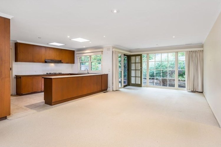 16 Greenways Road Glen Waverley 3150
