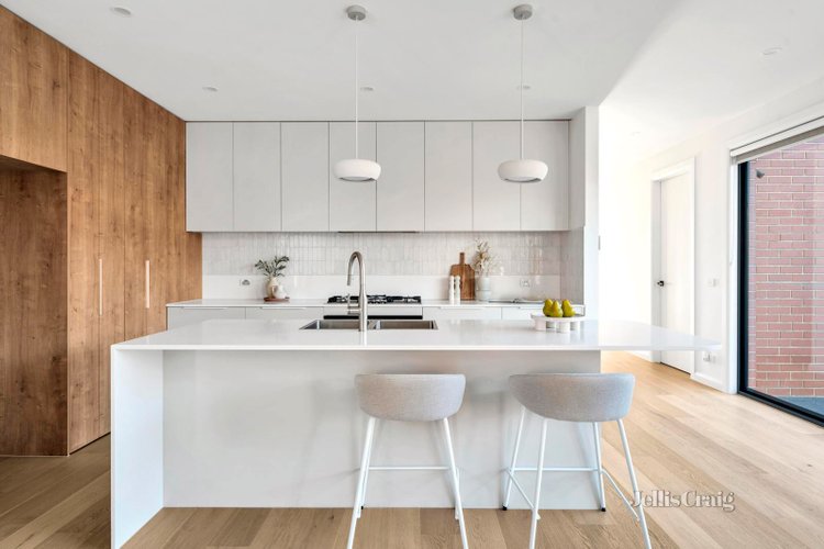1 6 Hermione Avenue Oak Park 3046