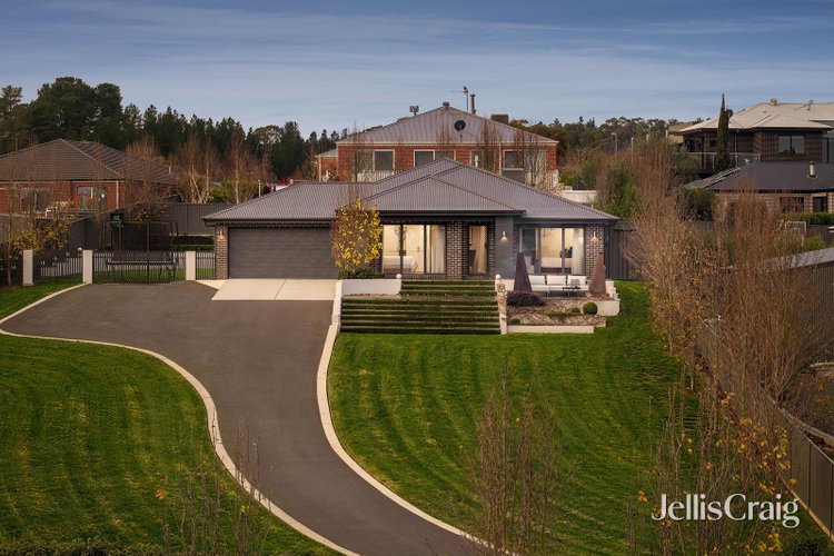 16 Holmsgarth Court Brown Hill 3350
