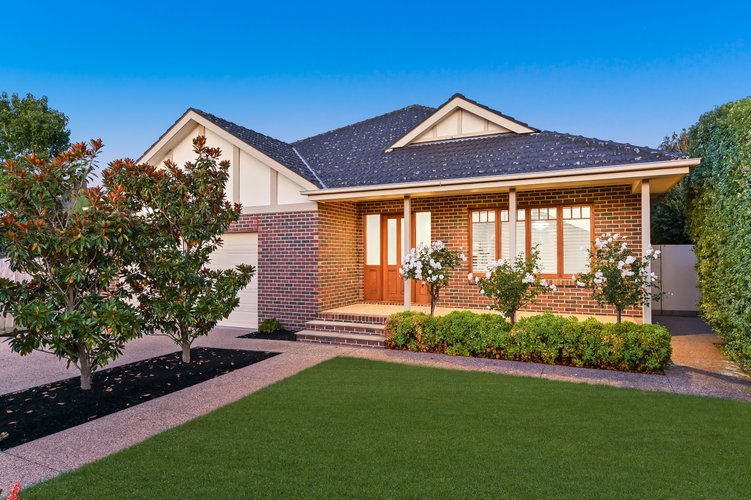 16 Kingsley Grove Mount Waverley 3149