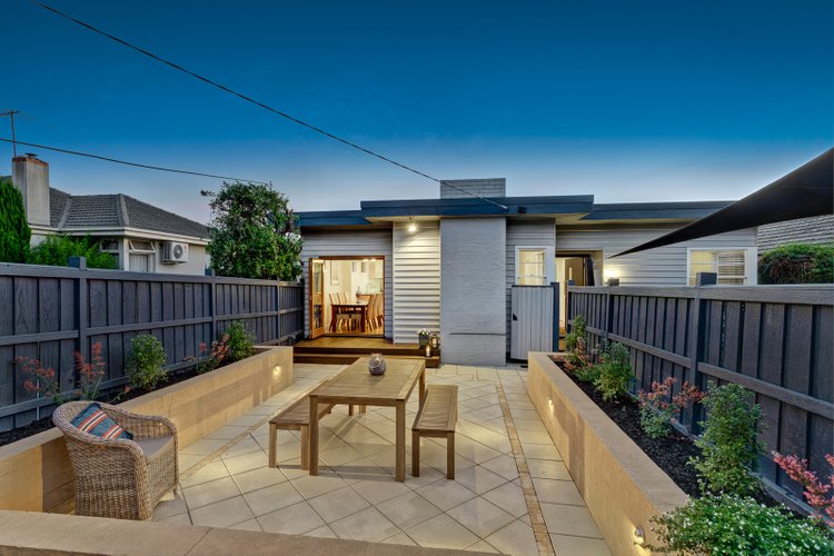 1/6 Lake Avenue Mitcham 3132