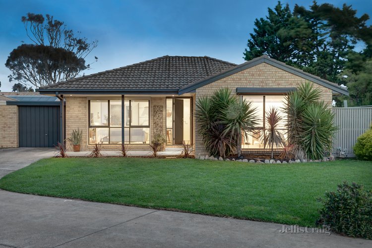 16 Longbeach Close Aspendale 3195