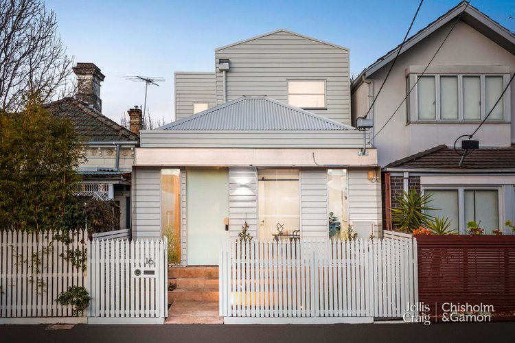 16 Moore Street Elwood 3184