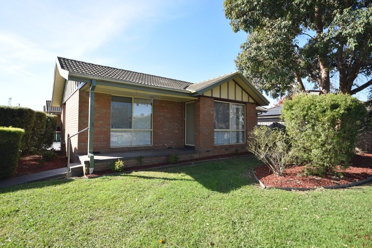 1/6 Mount View Parade Mooroolbark 3138