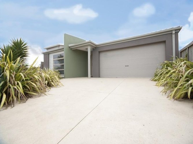 16 Nautical Rise, Torquay