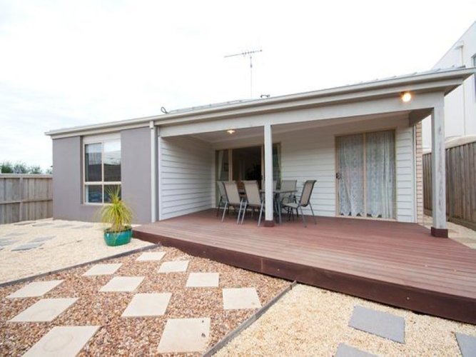 16 Nautical Rise, Torquay