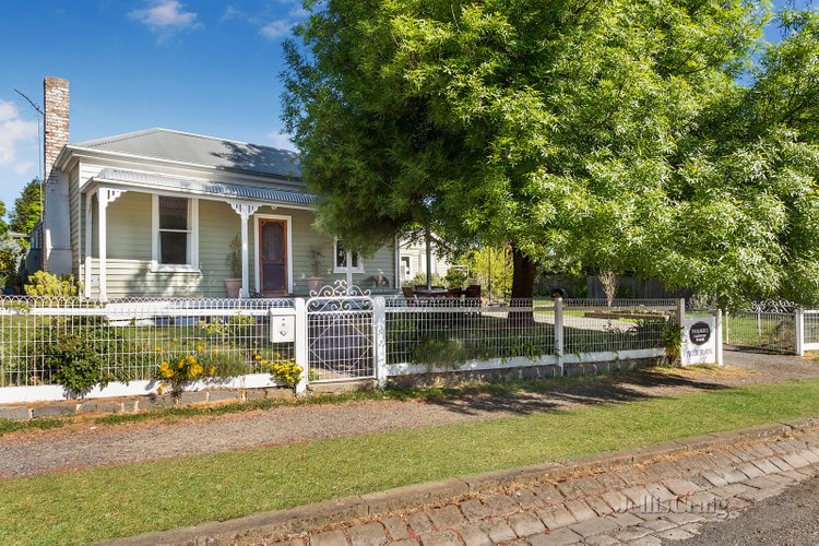 16 New Street Kyneton 3444