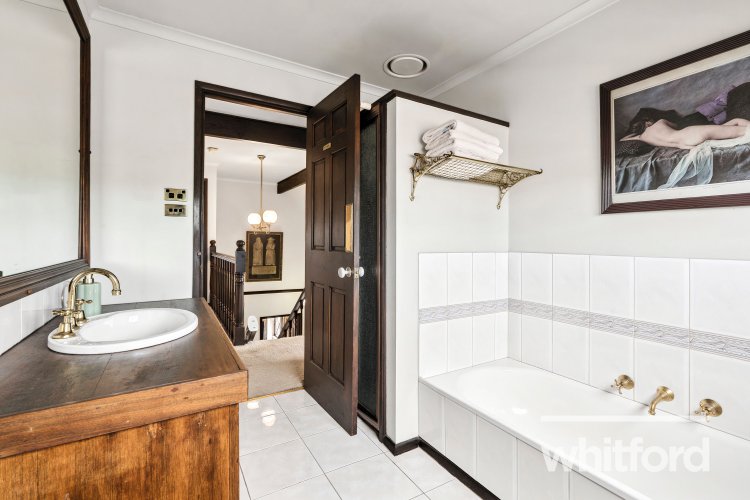 16 Northview Drive, Leopold