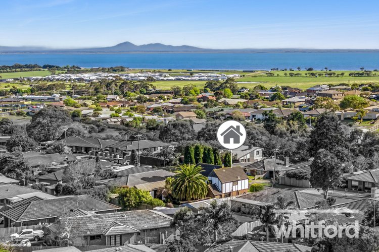 16 Northview Drive, Leopold