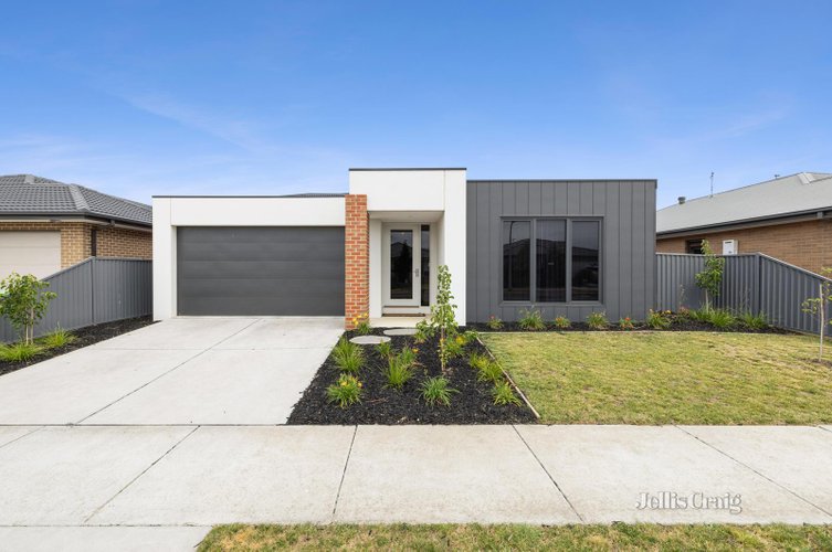 16 Offaly Street Alfredton 3350