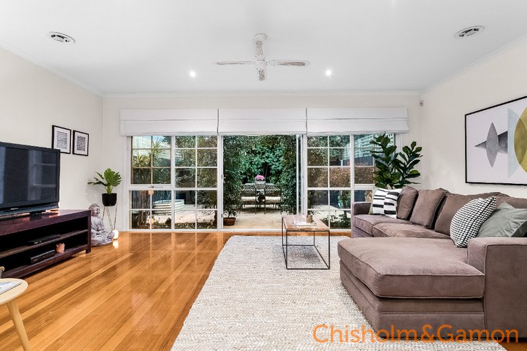 16 Poets Grove Elwood 3184