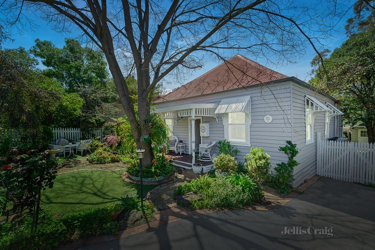 16 Poulter Avenue Greensborough 3088