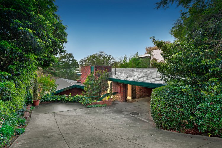 16 Raheen Drive Kew 3101