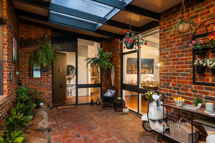 16 Ridge Road Greensborough 3088