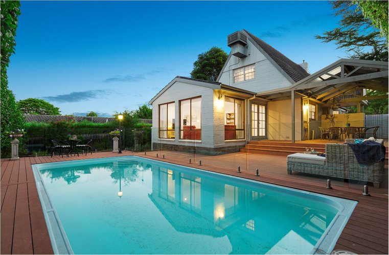 16 Rockaway  Drive Viewbank 3084
