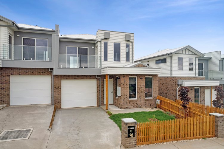 16 Saint Street  Castlemaine 3450