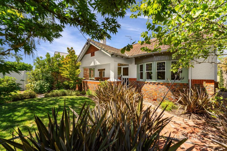 16 Service Street Lake Wendouree 3350